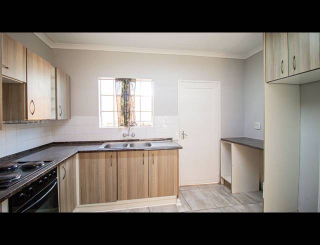 2 BEDROOM SECTIONAL TITLE FOR SALE IN SUNAIR PARK